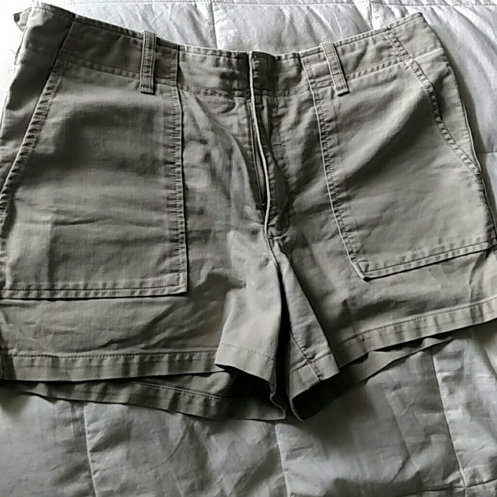American Eagle khaki shorts